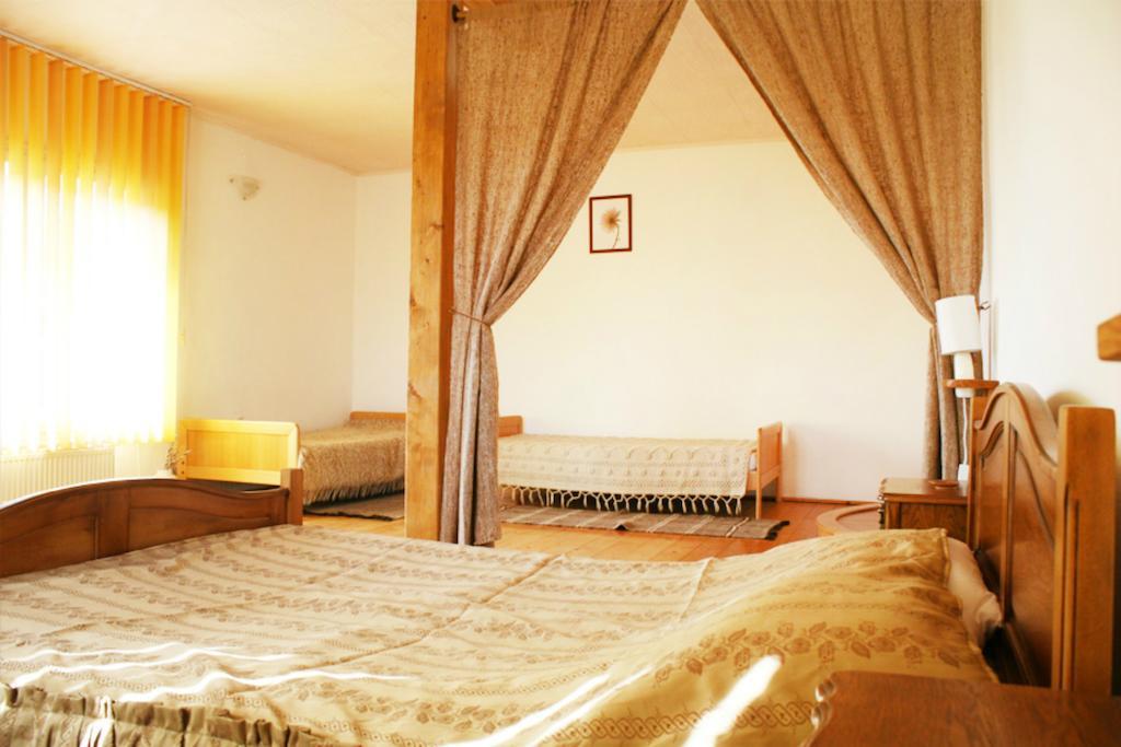 Casa Fortyogo Tîrgu Secuiesc Quarto foto